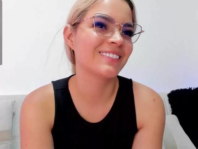 Aisha-engel on BongaCams 