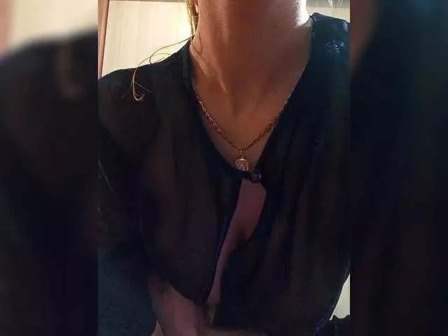 AlinaPairs on BongaCams 