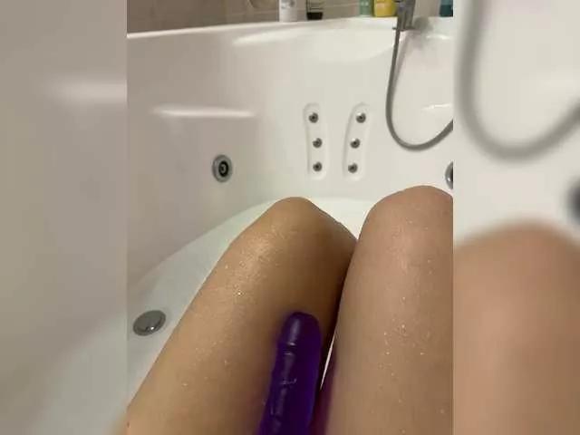 Amber-Lorinda on BongaCams 