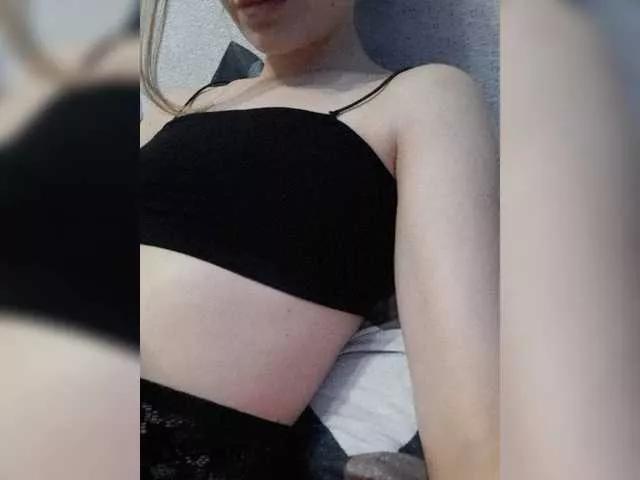 Avrora-kisss on BongaCams 