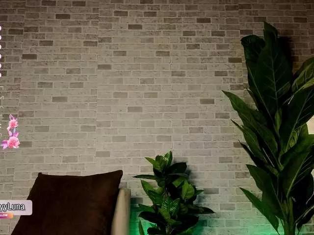 Freechat babyyyluna on BongaCams