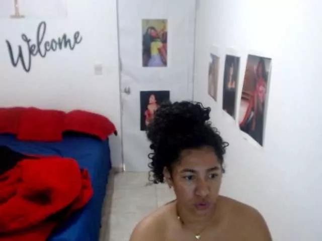 Offline Bellacrespa on BongaCams