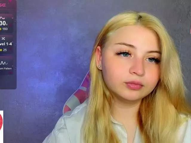 BlondeBond on BongaCams 
