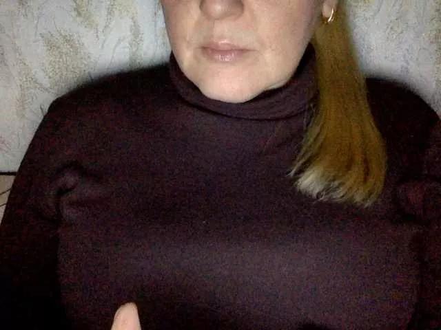 BlondyVio on BongaCams 