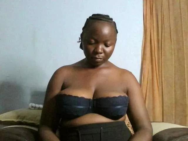 Boobyqueena on BongaCams 