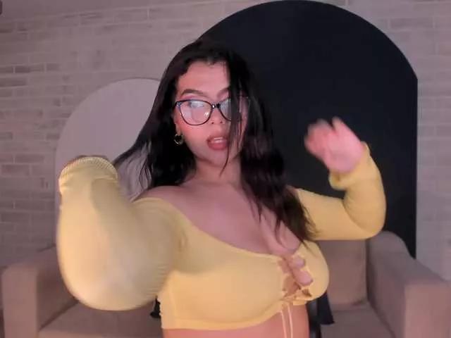 Offline CandaseRussell on BongaCams