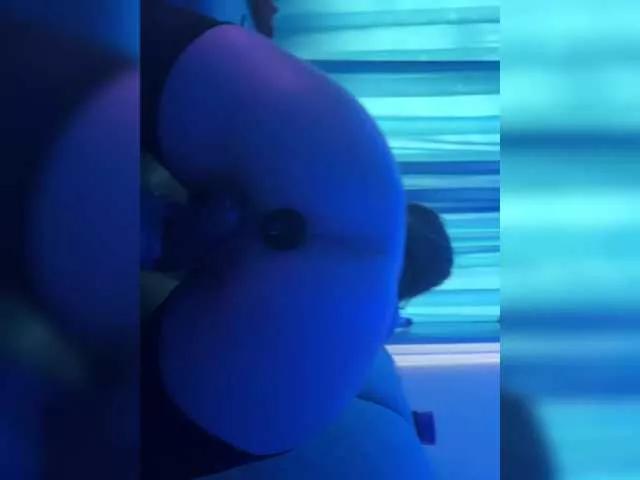 Cherry-lips on BongaCams