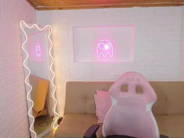 Offline Chiara-tay on BongaCams