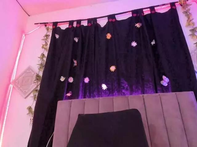 Offline CloeeSaenz on BongaCams