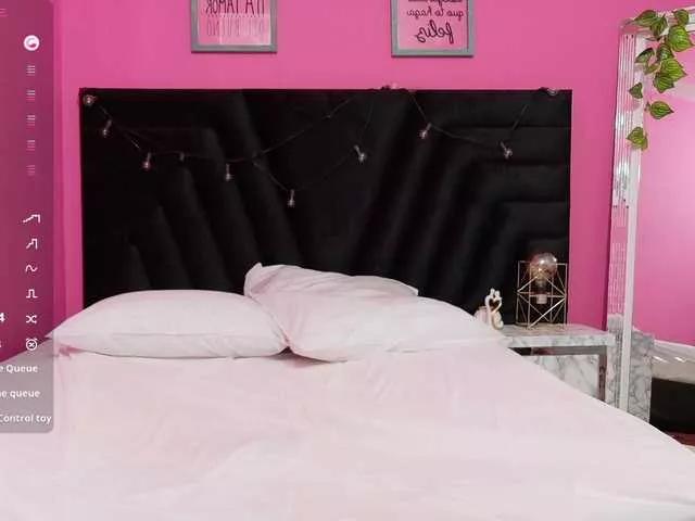 Offline cutepetitee on BongaCams