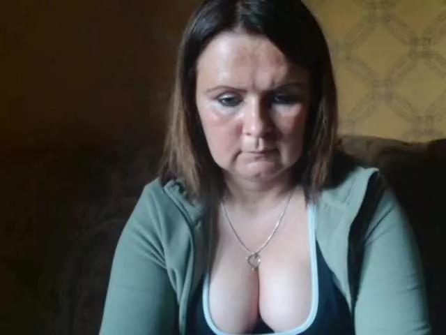 DoreenAlone on BongaCams 