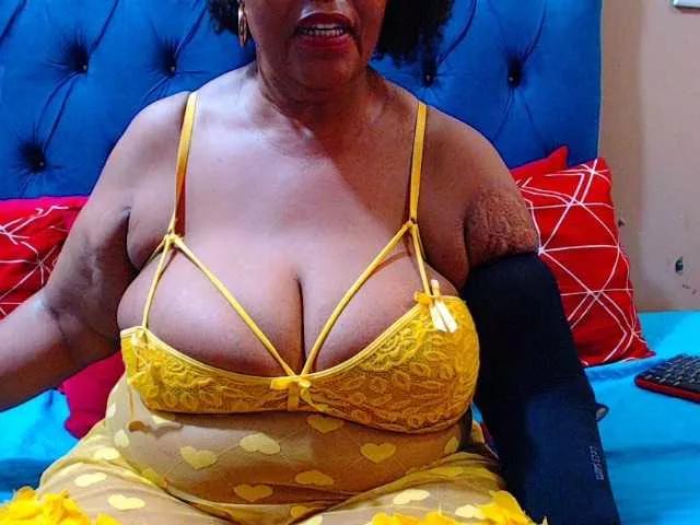 Ebonycandy10 on BongaCams 
