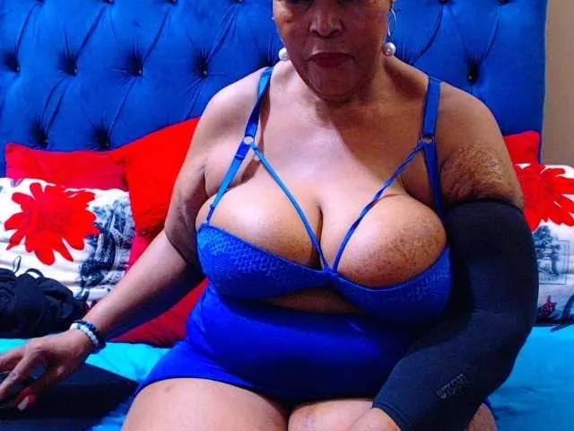 Ebonycandy10 on BongaCams 