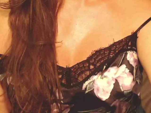 Offline ellaine on BongaCams