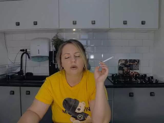 EllaSwan on BongaCams 