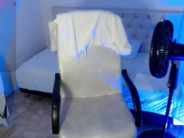 Offline elly-willis on BongaCams