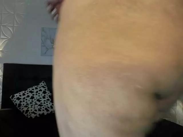 Offline Emilly on BongaCams