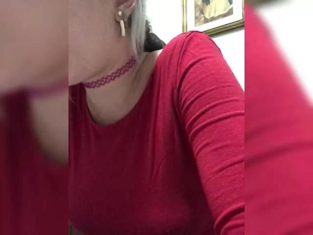 EmmaQueen on BongaCams 