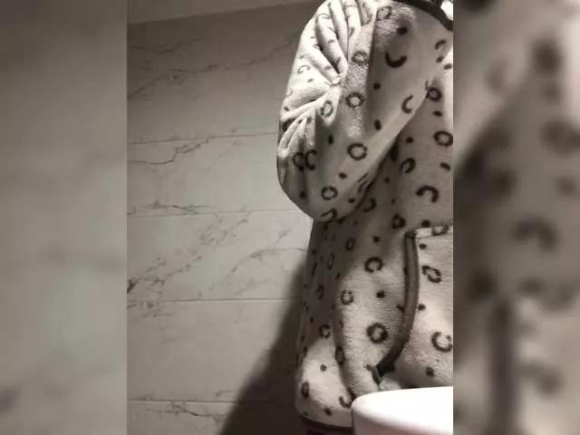 EmmaQueen on BongaCams 