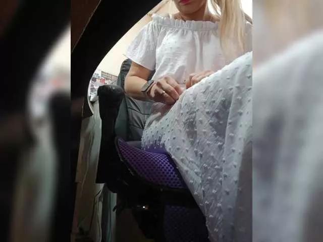 Offline EmmiHot on BongaCams