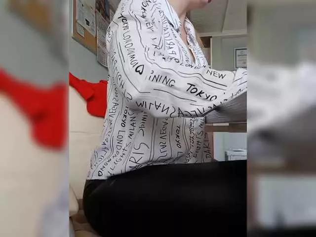 Offline EmmiHot on BongaCams