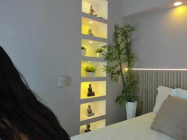 Offline EmmilyCollson on BongaCams