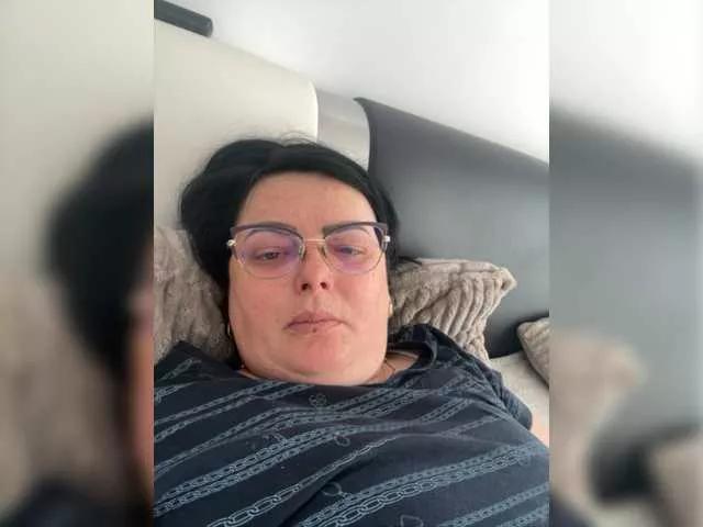 Emyllywhite on BongaCams 