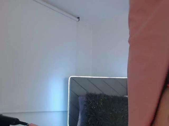 Escarlett-Colins on BongaCams