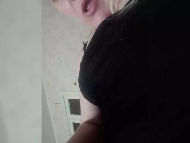 EveHugs on BongaCams 