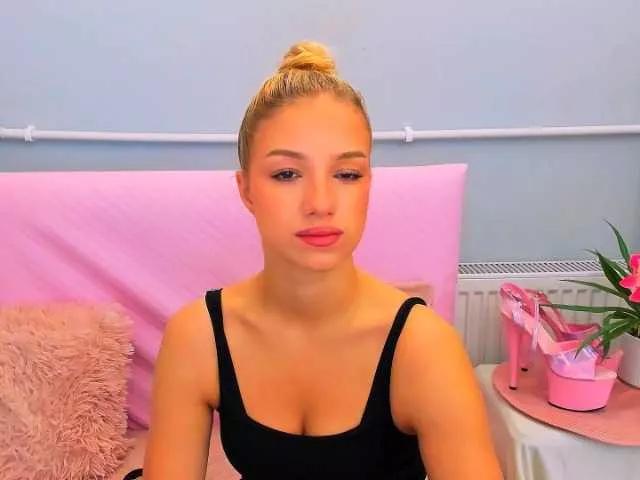 EvetteBody on BongaCams