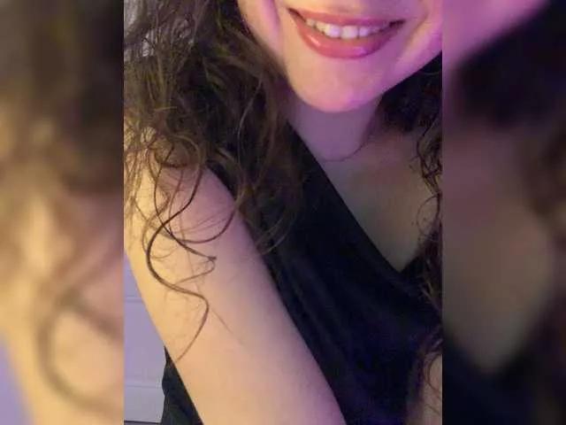 Offline FeeBee on BongaCams