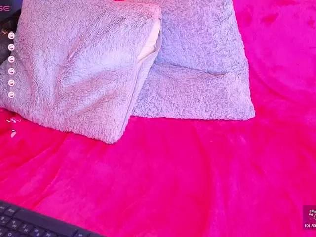 FrankieFoxie on BongaCams 