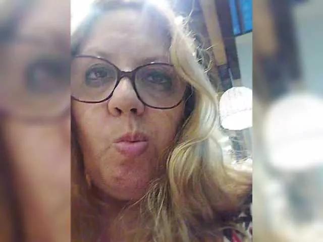 HOTBABYSUCKS1 on BongaCams 