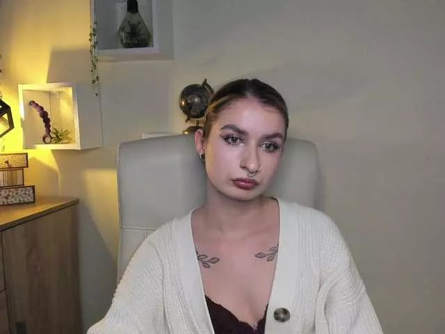 Offline HotNina19 on BongaCams