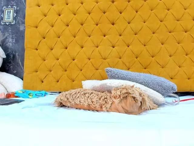 Offline IdalyJohnson on BongaCams