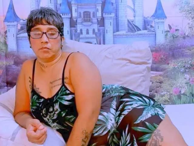 indianroxy on BongaCams 
