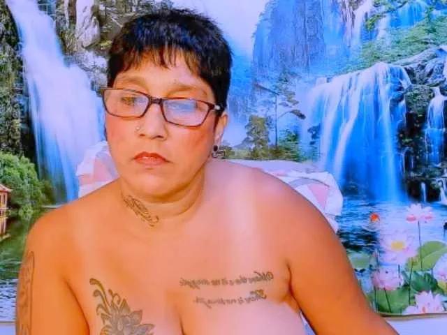 indianroxy on BongaCams 