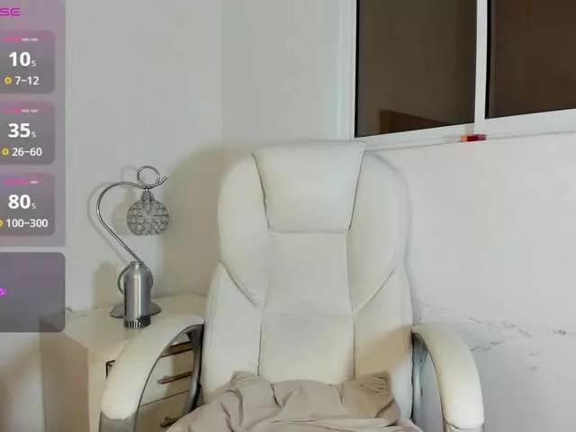 Offline JennyWeells on BongaCams