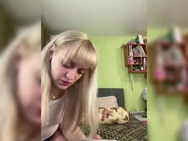 Kira2025 on BongaCams 