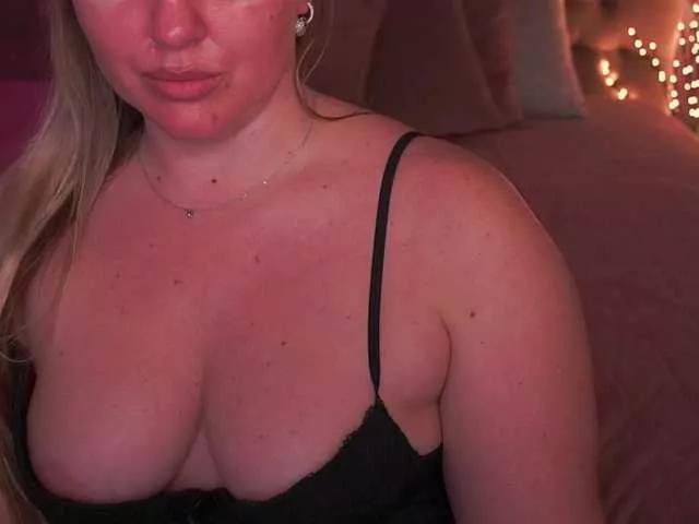KiraCandyS on BongaCams 