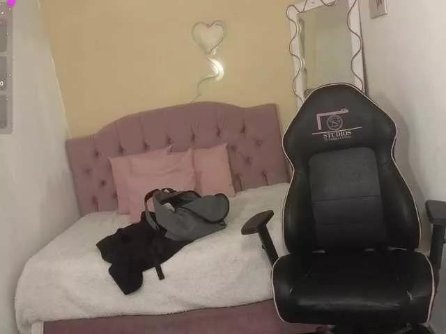 Offline KISSI-TAY on BongaCams