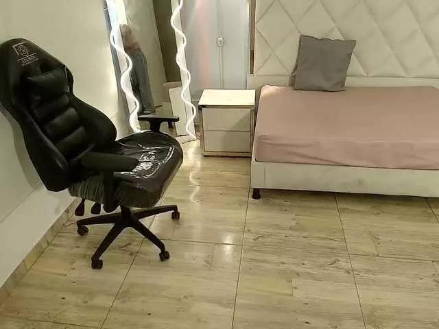 Offline KISSI-TAY on BongaCams