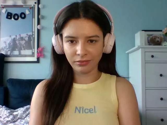 Offline Larice on BongaCams