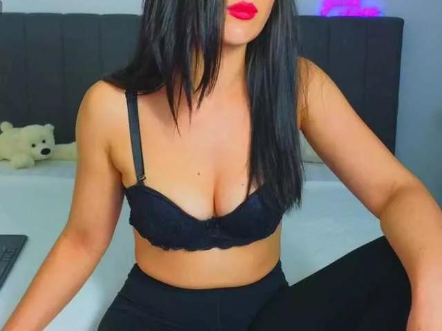 LauraMirage on BongaCams