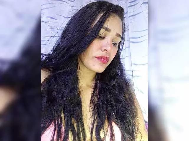 Letty33 on BongaCams 