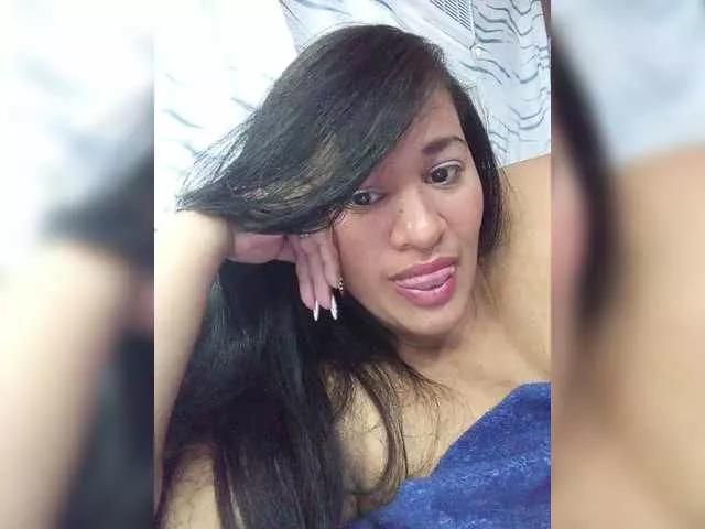 Letty33 on BongaCams 