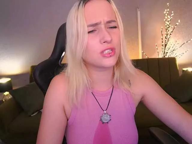 Offline LilElfie on BongaCams