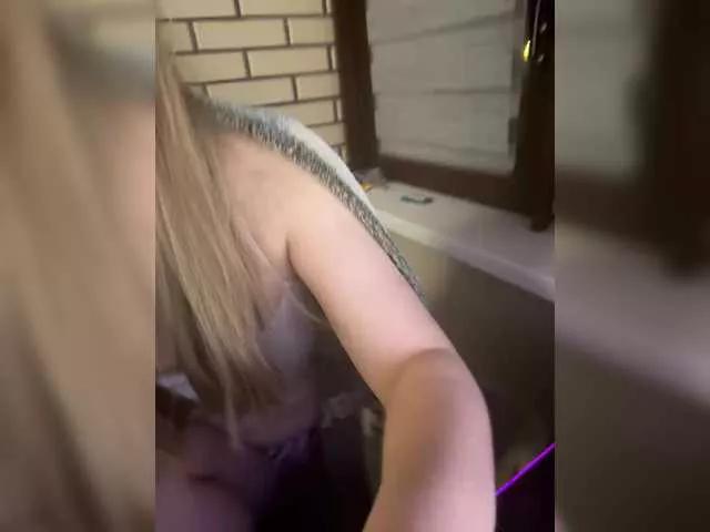 Offline Lina2797 on BongaCams