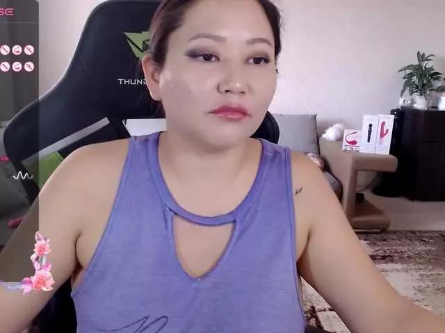 Offline LisaAsianFlower on BongaCams