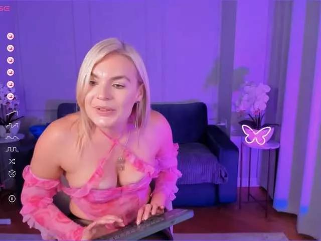LolaGoldfish on BongaCams 
